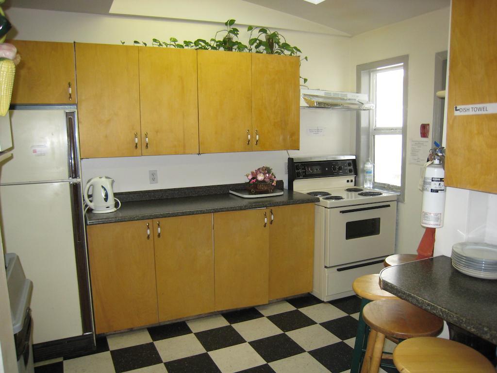 Kelowna Okanagan Lake Hostel Esterno foto