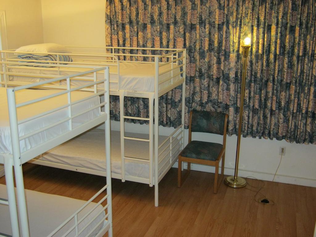 Kelowna Okanagan Lake Hostel Esterno foto