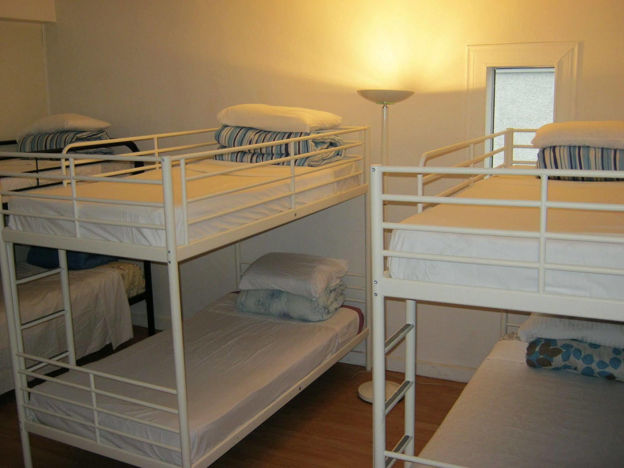 Kelowna Okanagan Lake Hostel Esterno foto