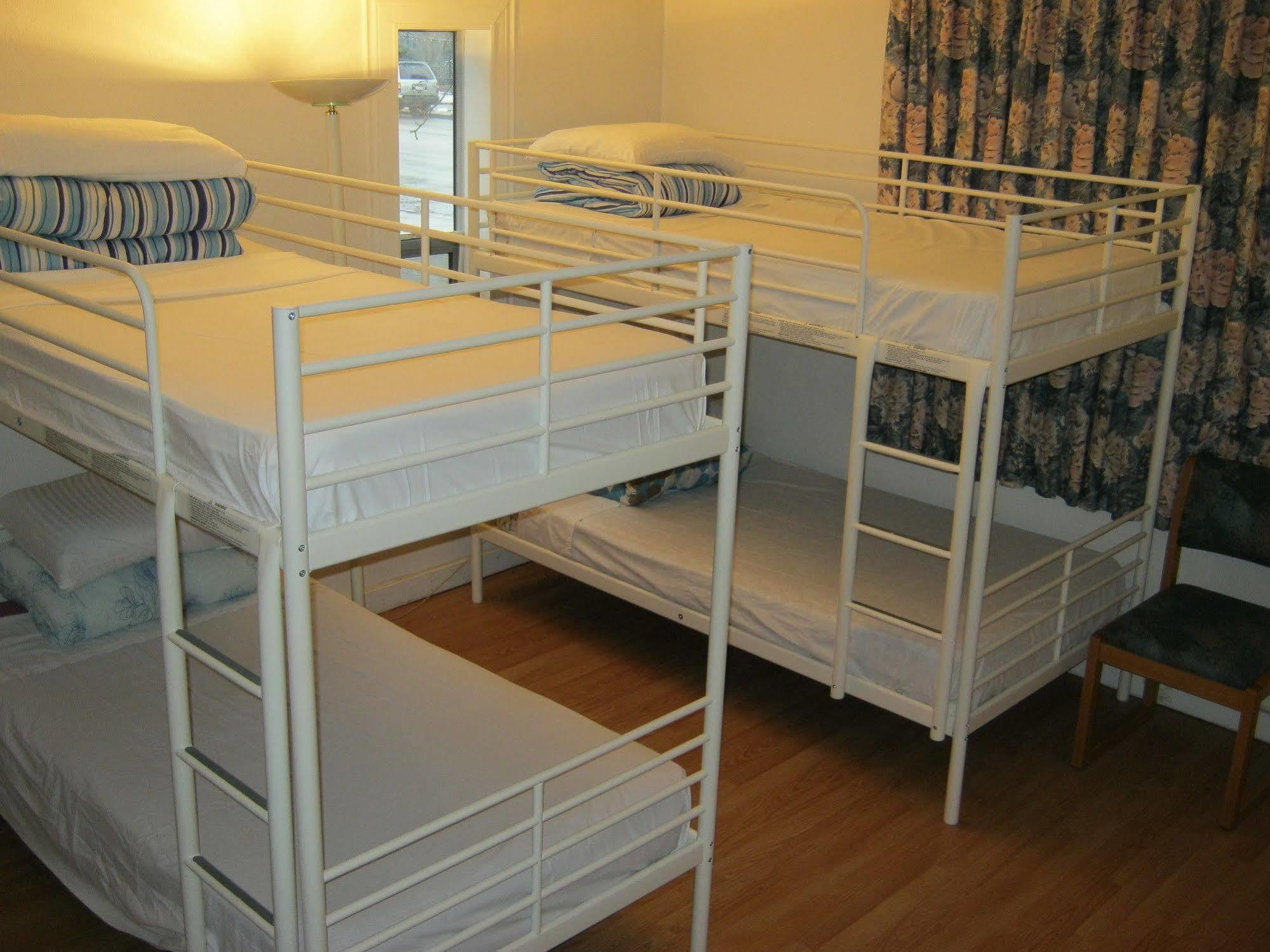 Kelowna Okanagan Lake Hostel Esterno foto